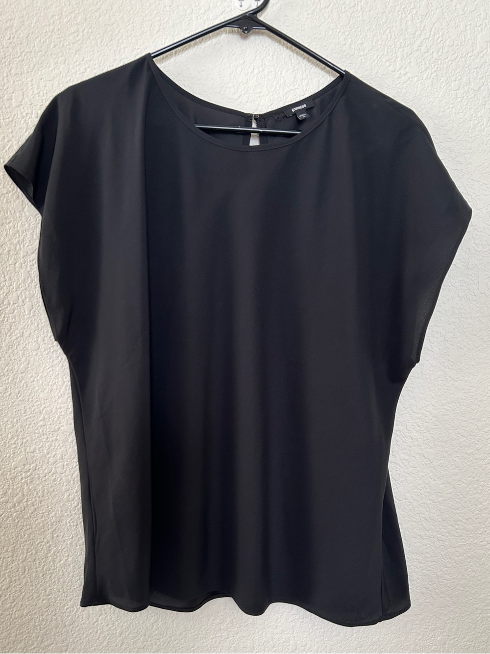 Express Black Satin Flowy Work Top with Cut Cap Sleeves XL GUC